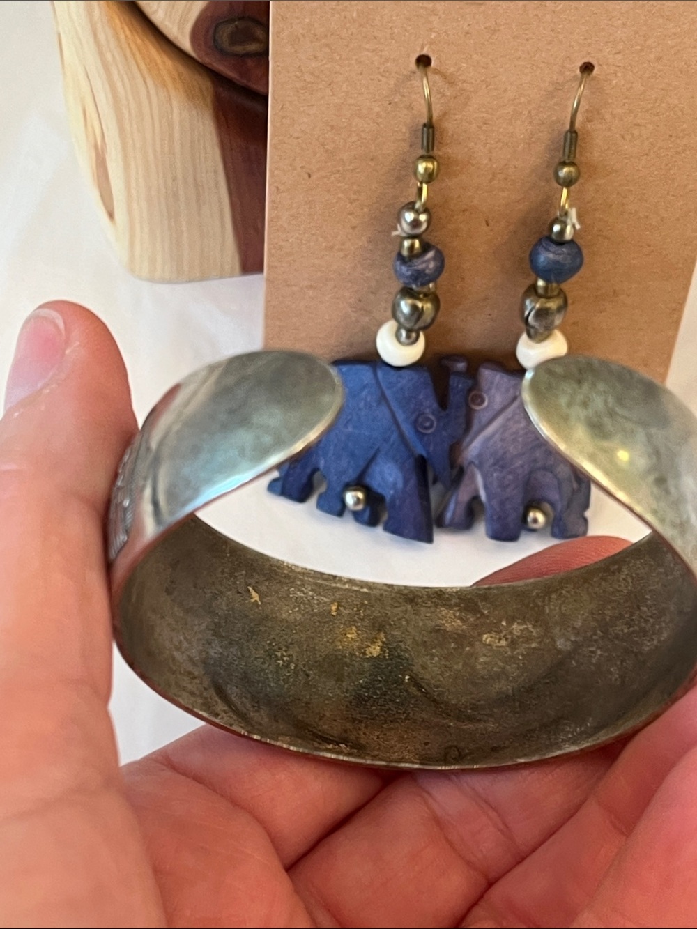 Elephant Cuff bracelet and blue elephant earrings - Picture 4 of 6